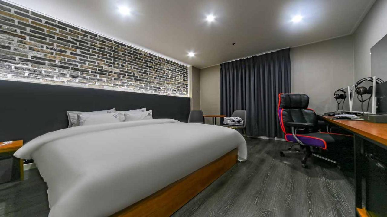 The Way Hotel Changwon Exterior foto